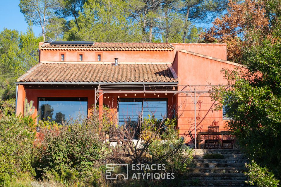 Maison de caractère avec dépendance et piscine, vue dégagée, Barjols (Var)