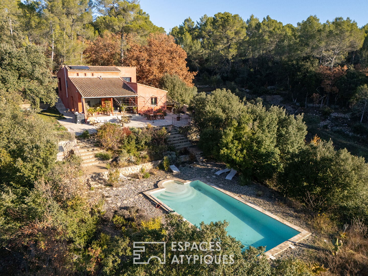 Maison de caractère dépendance, piscine et vue