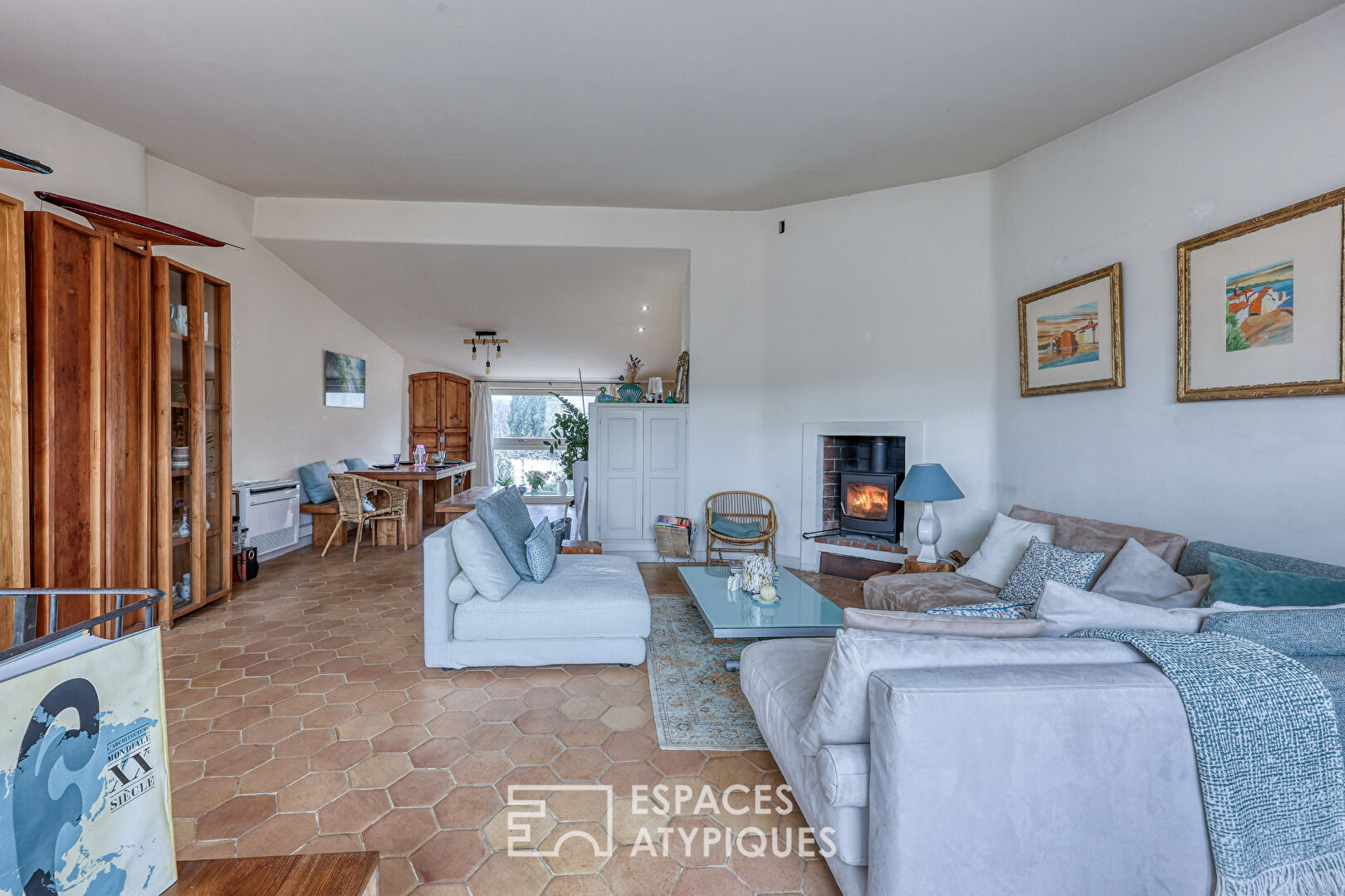 Maison ancienne rénovée en centre-ville avec garage