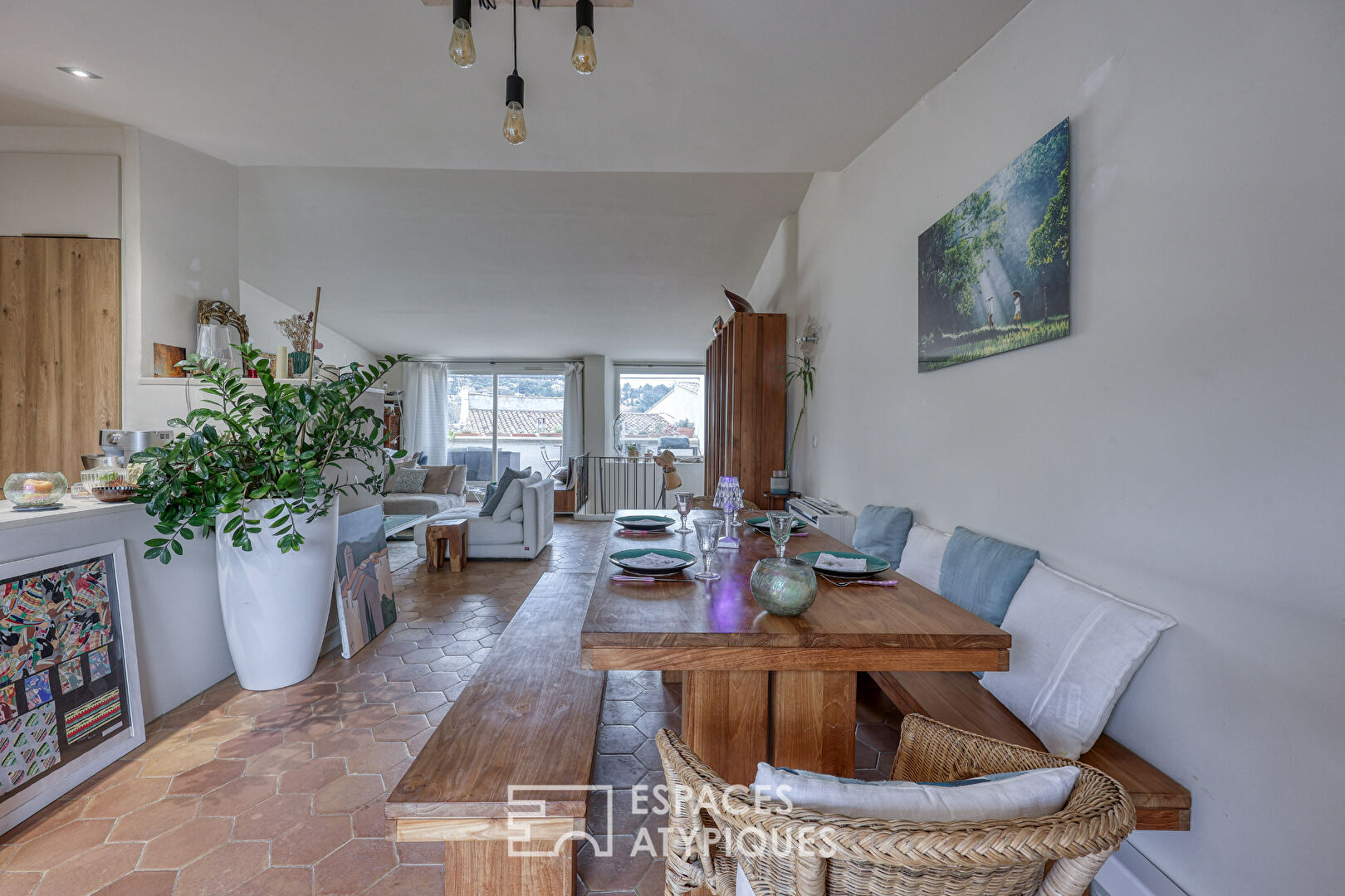 Maison ancienne rénovée en centre-ville avec garage