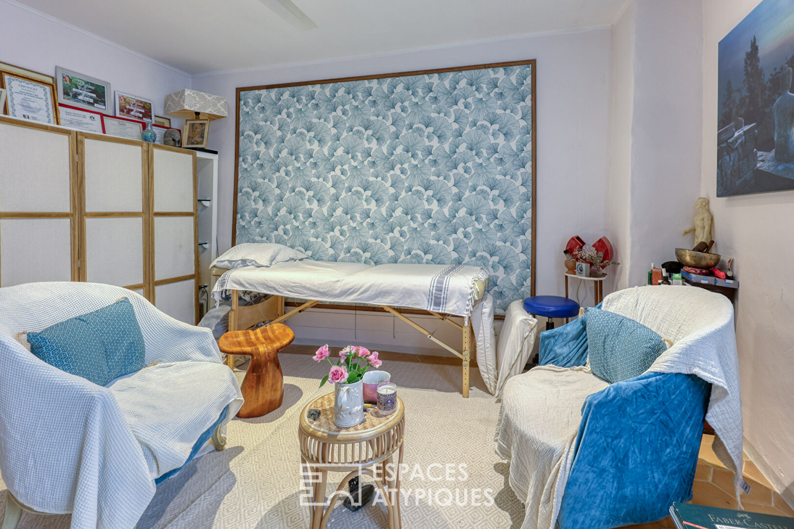 Maison ancienne rénovée en centre-ville avec garage