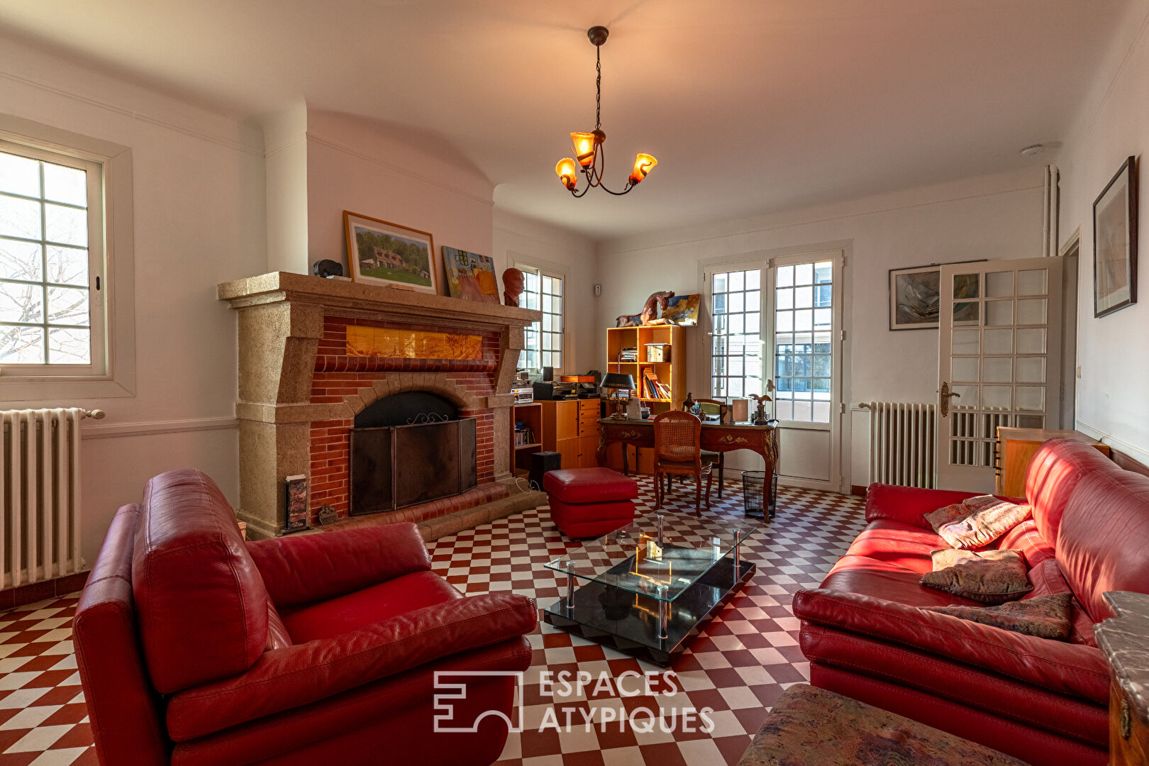 Maison de maître en centre ville avec piscine