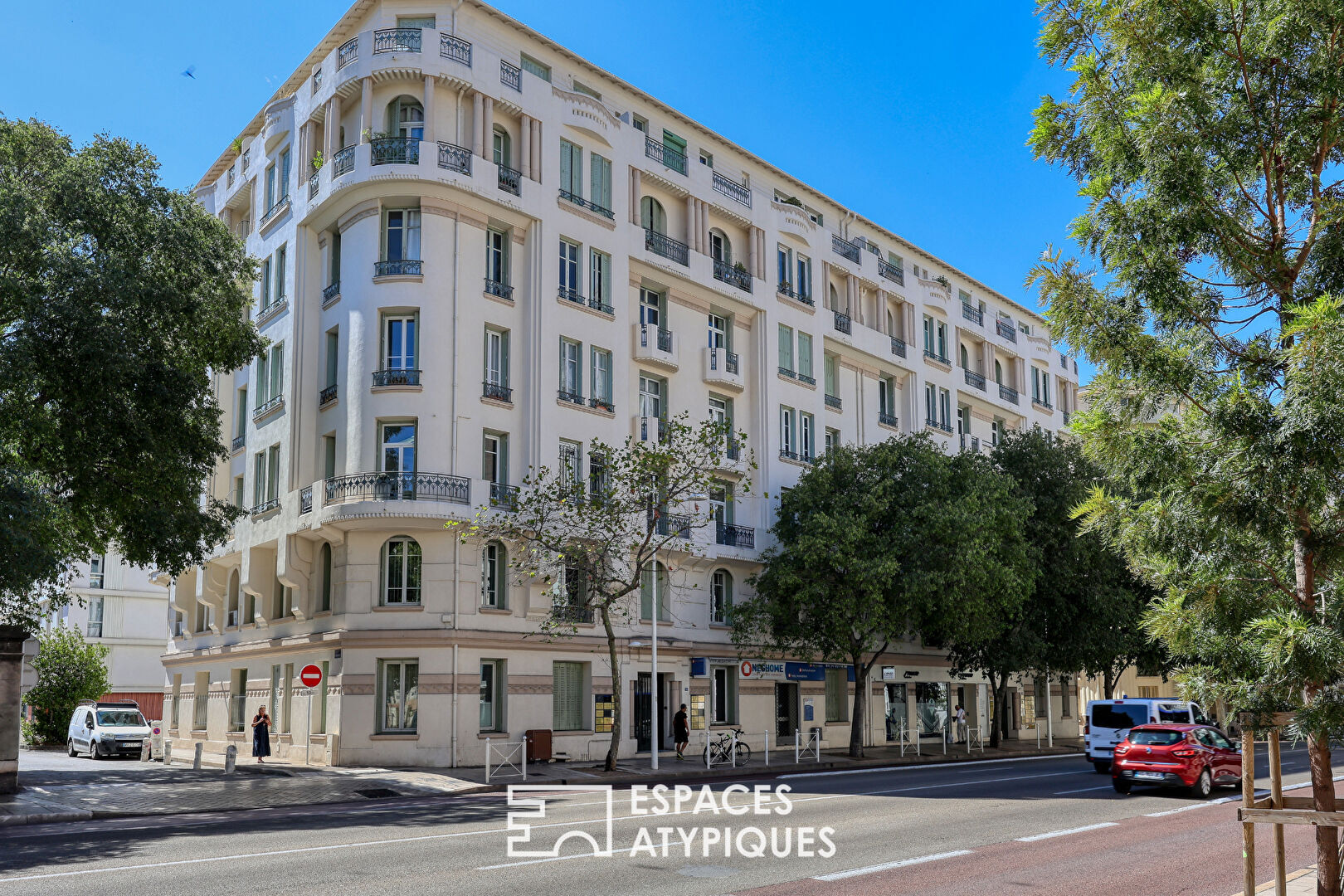 Apartment in the city center, Art Deco building