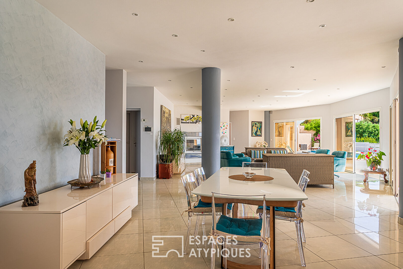 Maison d&rsquo;architecte vue sur mer avec piscine