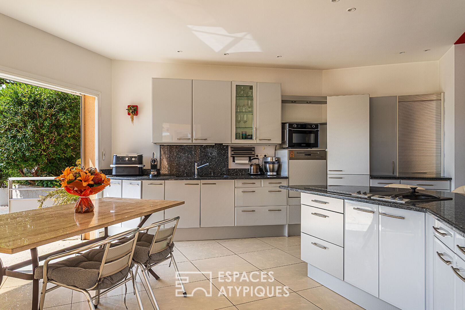 Maison d&rsquo;architecte vue sur mer avec piscine
