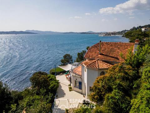 Villa sur la mer avec accès direct à une crique