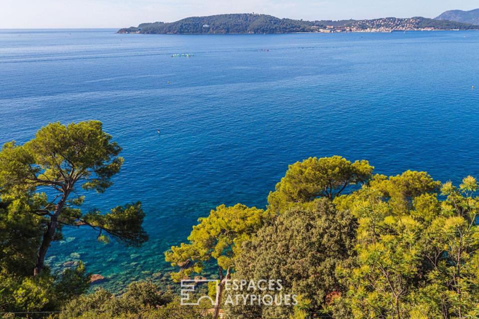 Villa années 30, balcon sur la mer avec accès direct à une crique confidentielle