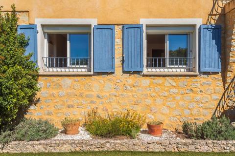Maison familiale avec jardin, piscine et vues