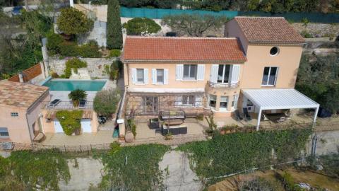 Mas provençal avec vue mer sur les hauteurs