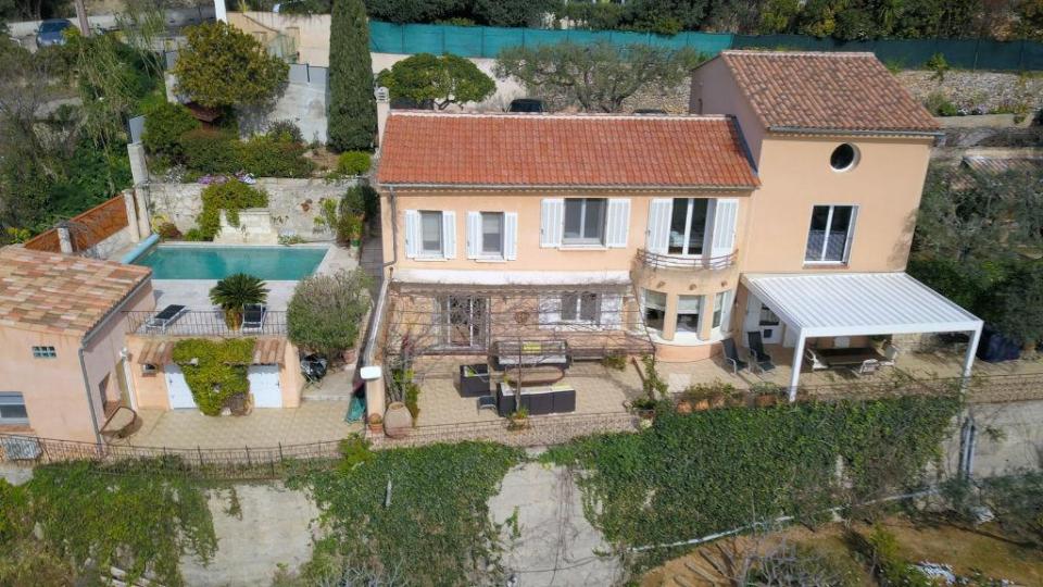 Mas provençal avec vue mer sur les hauteurs de Toulon