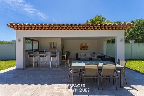 Maison d&rsquo;architecte et son grand parc arboré avec piscine
