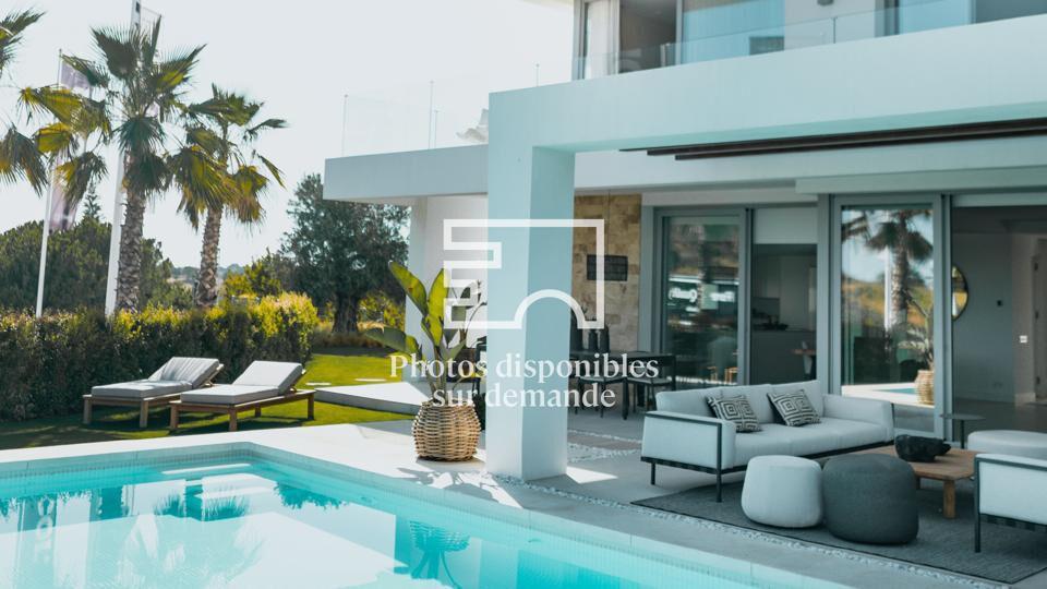 Villa contemporaine avec piscine dans un cadre nature