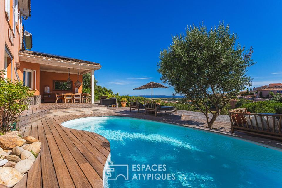 Propriété avec piscine et vue mer sur les hauteurs résidentielles