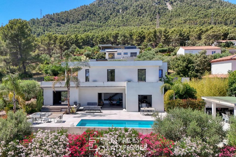 Villa contemporaine avec piscine dans un cadre nature