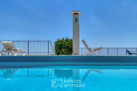 Appartement moderniste avec terrasse et pleine vue mer