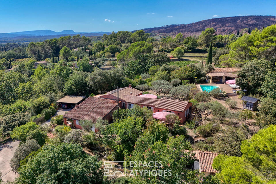Maison familiale avec vue panoramique et piscine à Cotignac