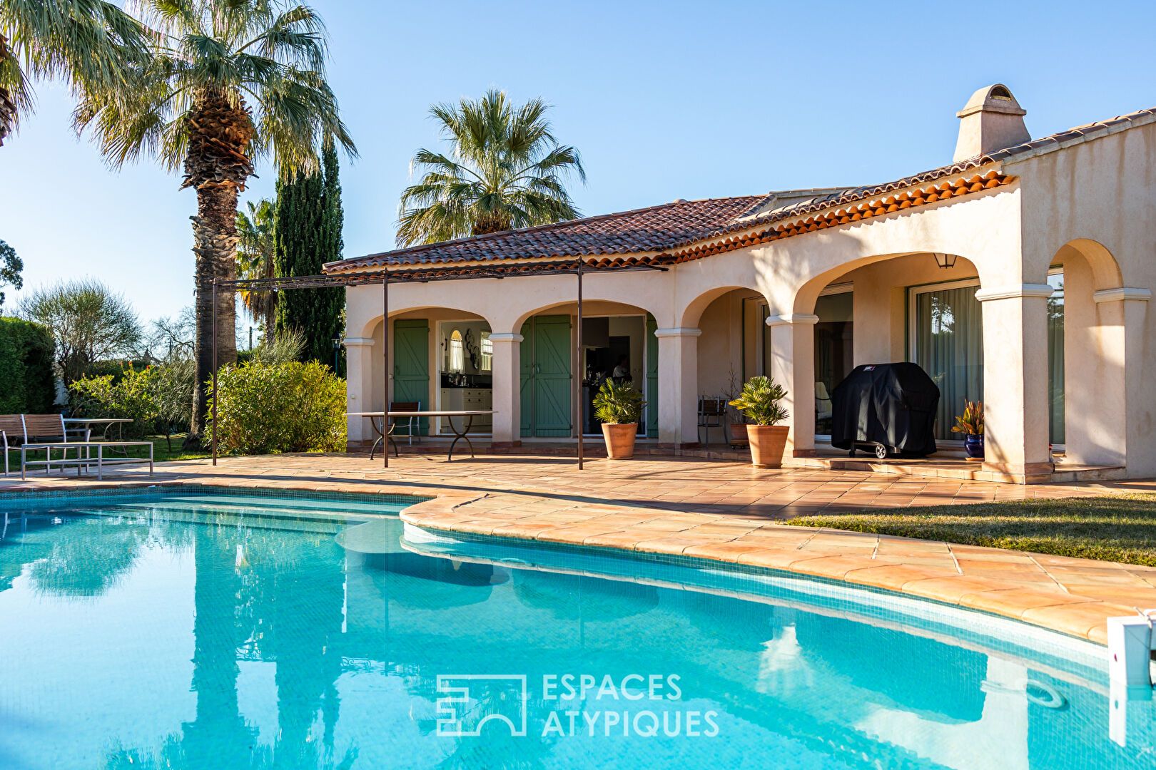 Villa  méridionale entre vignes et plages