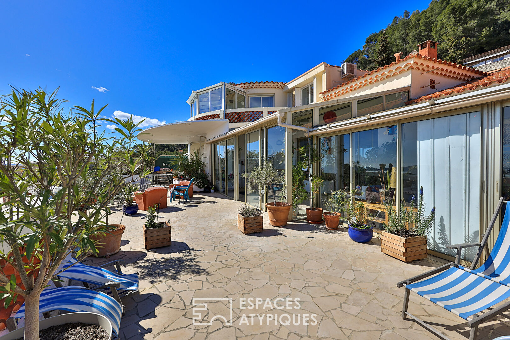 Art deco apartment with extraordinary sea view terrace