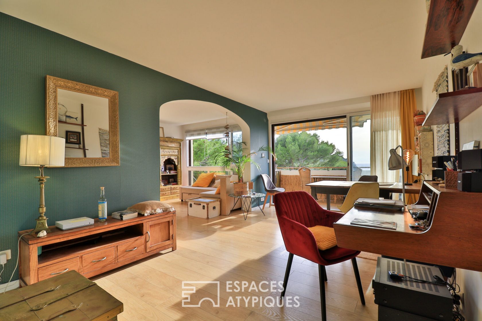 Apartment with sea view and large exterior