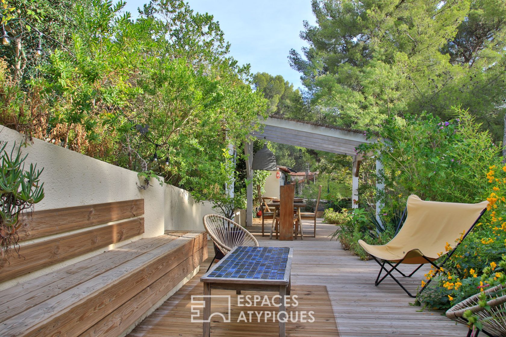 Apartment with sea view and large exterior