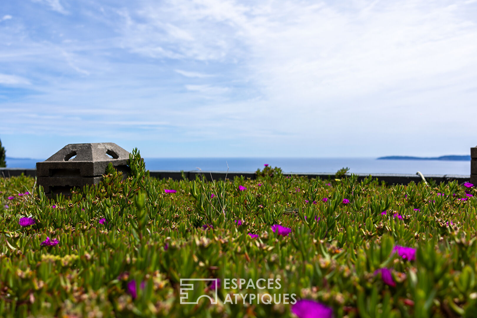 Villa Gaou-Bénat, real balcony overlooking the sea and the islands. Bormes mimosas