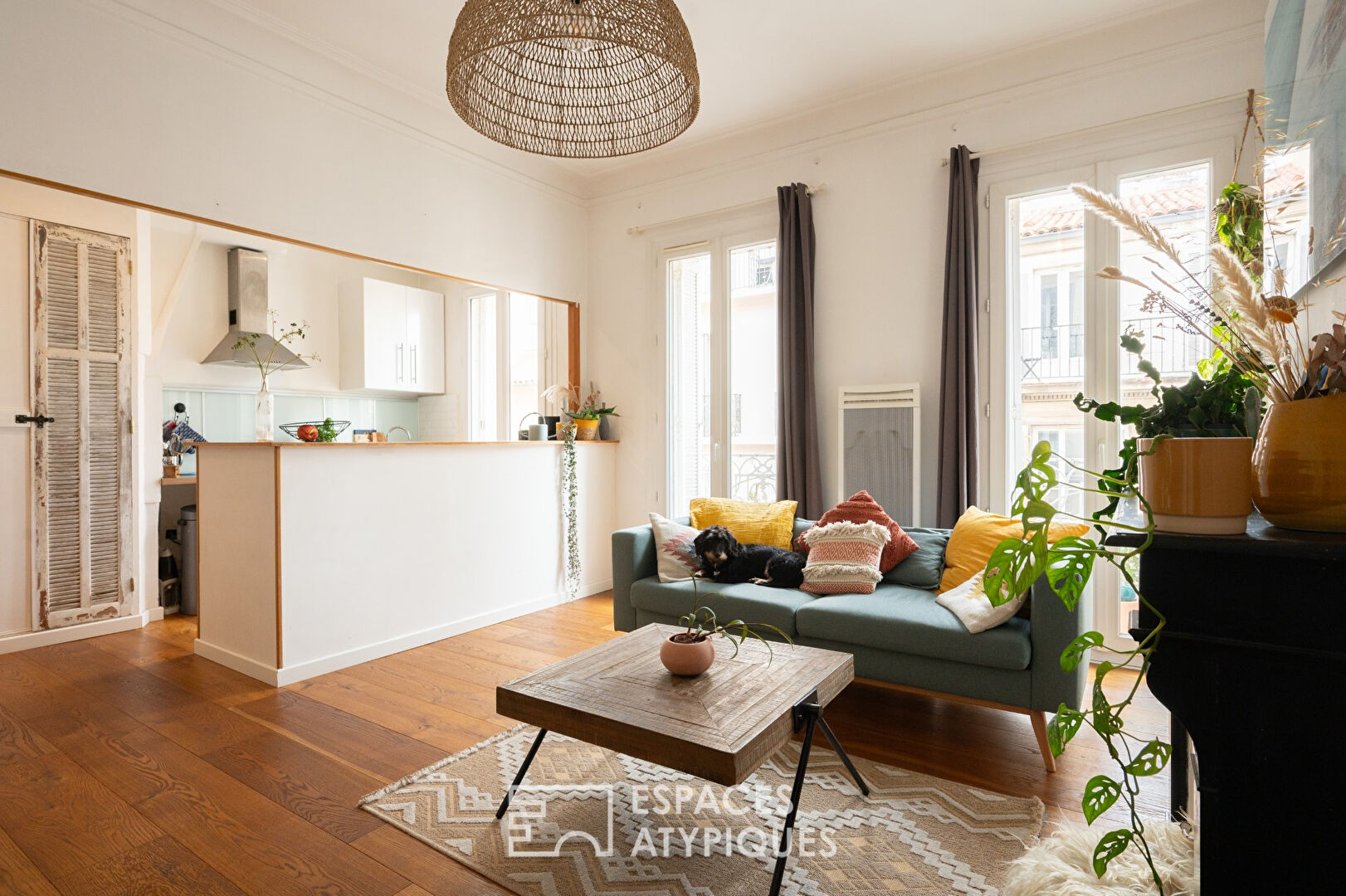 Haussmannian chic and bohemian in the upper city
