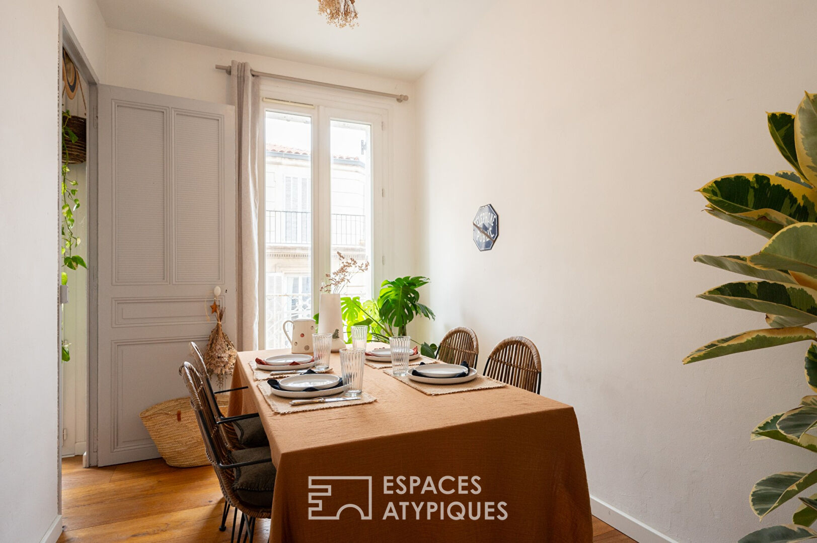 Haussmannian chic and bohemian in the upper city