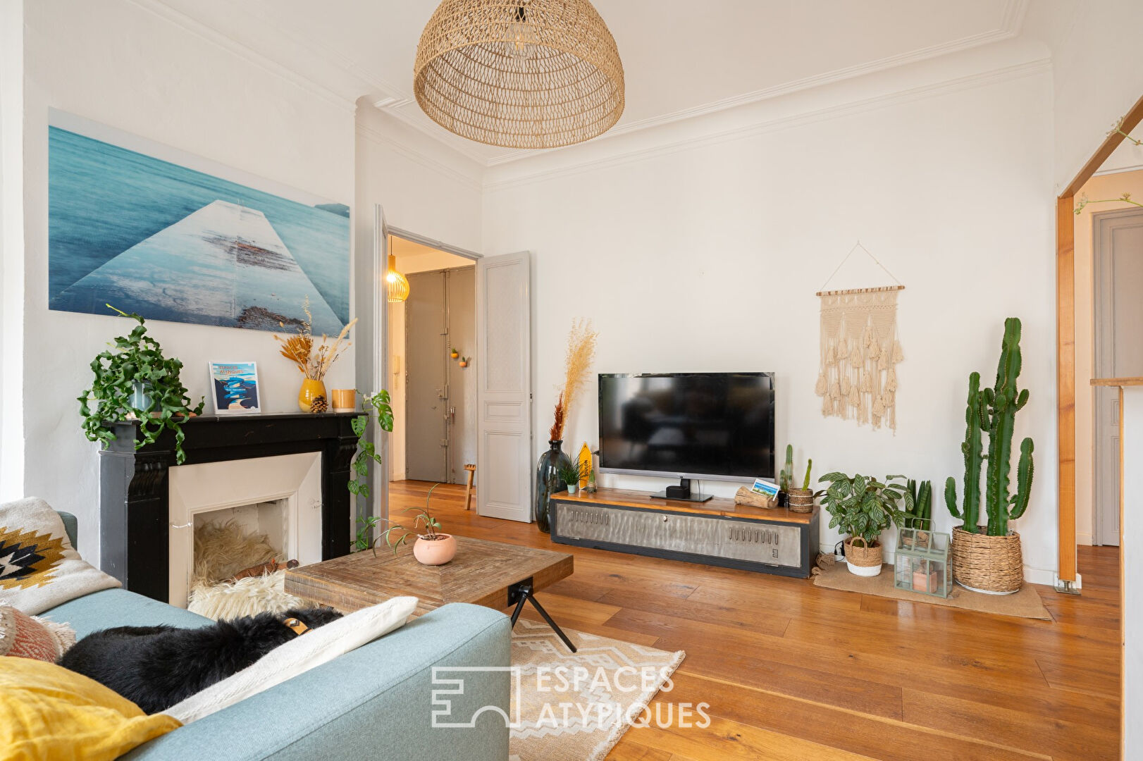 Haussmannian chic and bohemian in the upper city