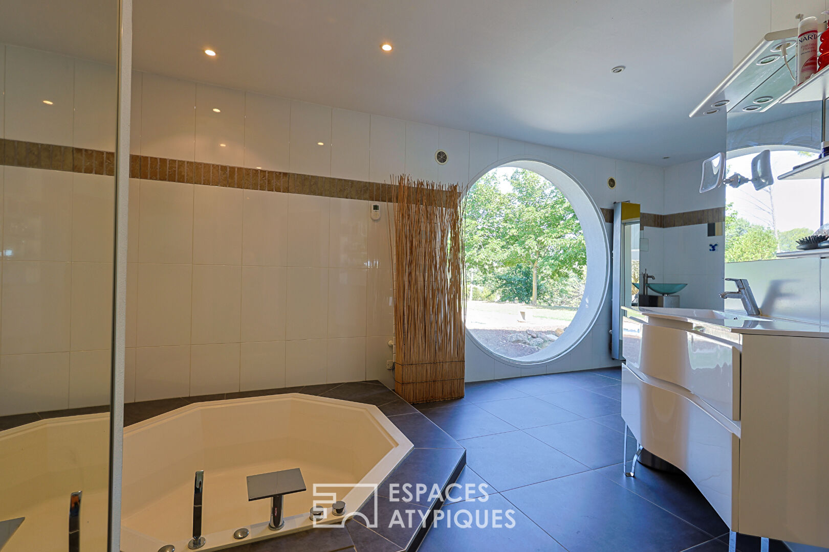 Maison d’architecte avec jardin et piscine