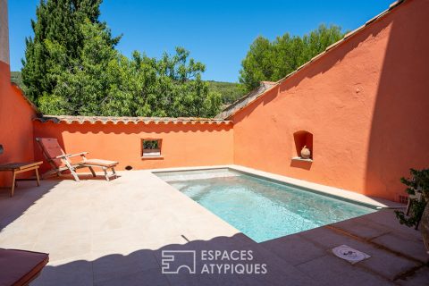Character house from the 16th century with swimming pool on the heights of Sanary