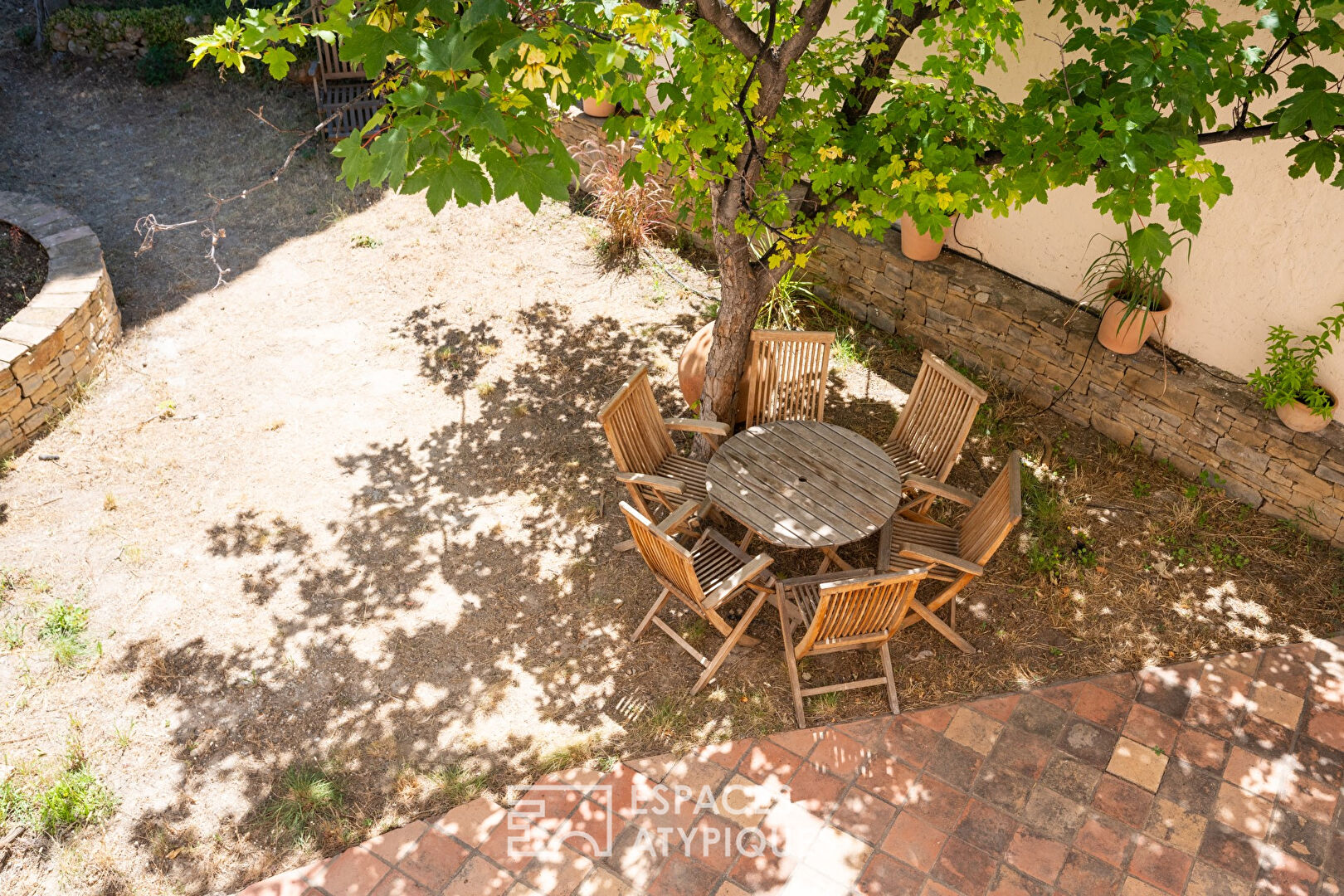 Character house from the 16th century with swimming pool on the heights of Sanary