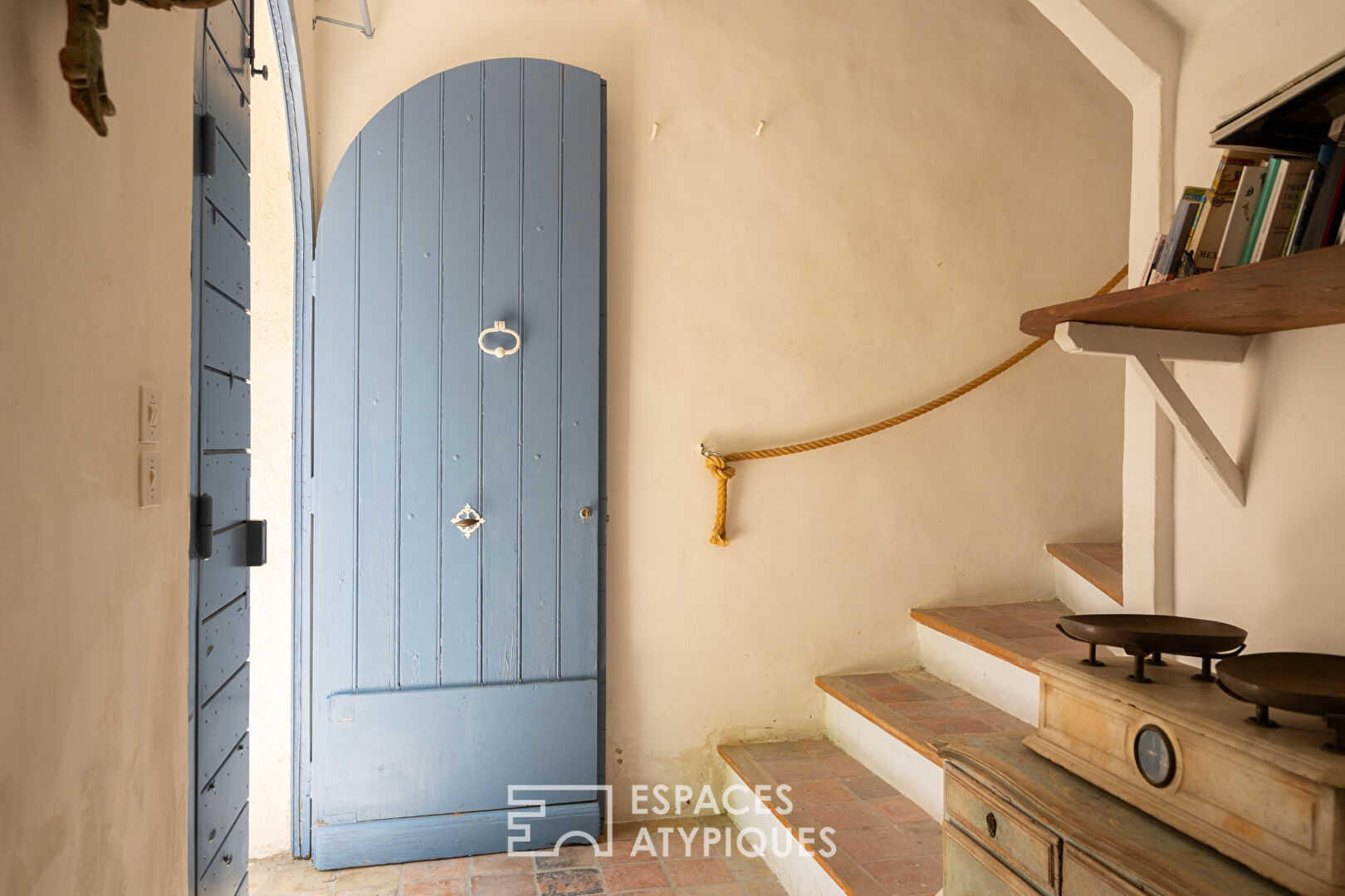 Character house from the 16th century with swimming pool on the heights of Sanary
