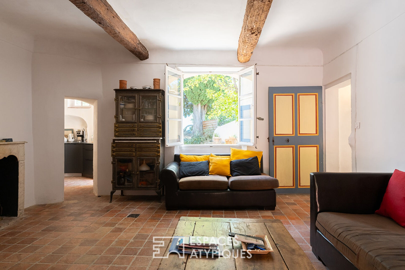 Character house from the 16th century with swimming pool on the heights of Sanary