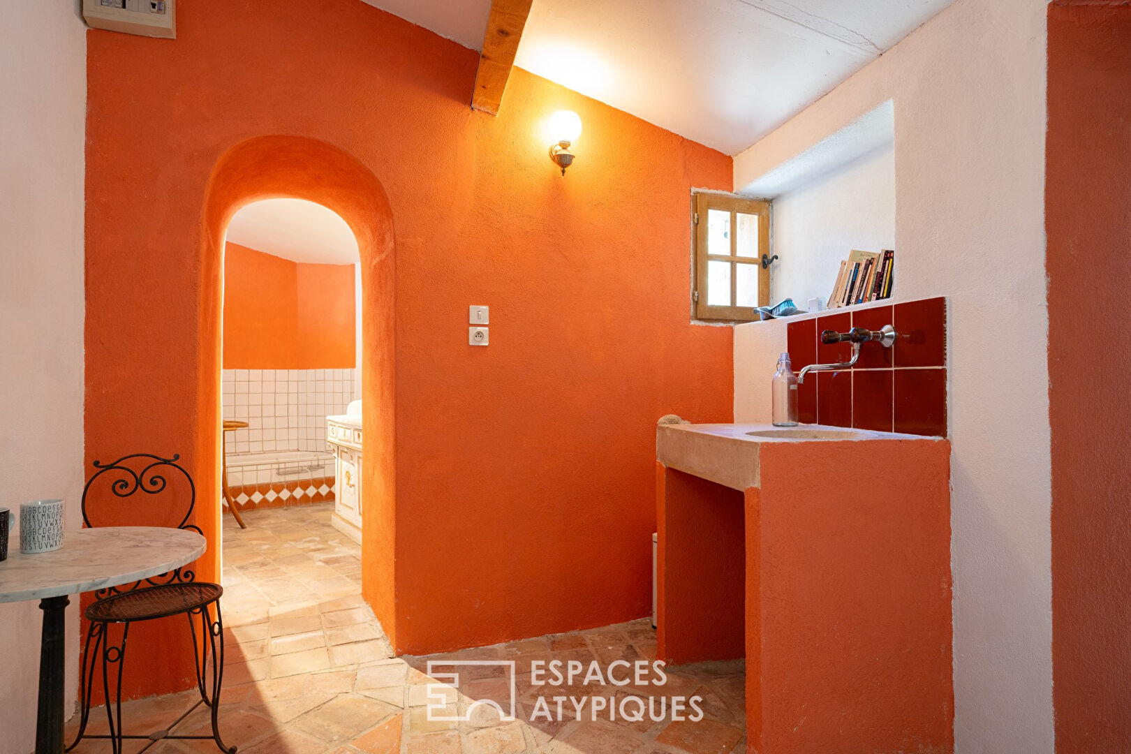 Character house from the 16th century with swimming pool on the heights of Sanary