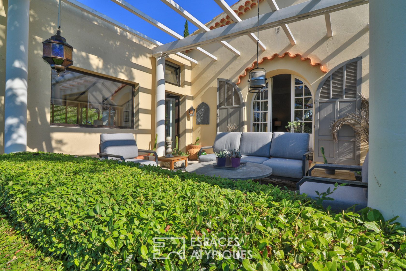 Unexpected large format property that looks like the Keys FL.