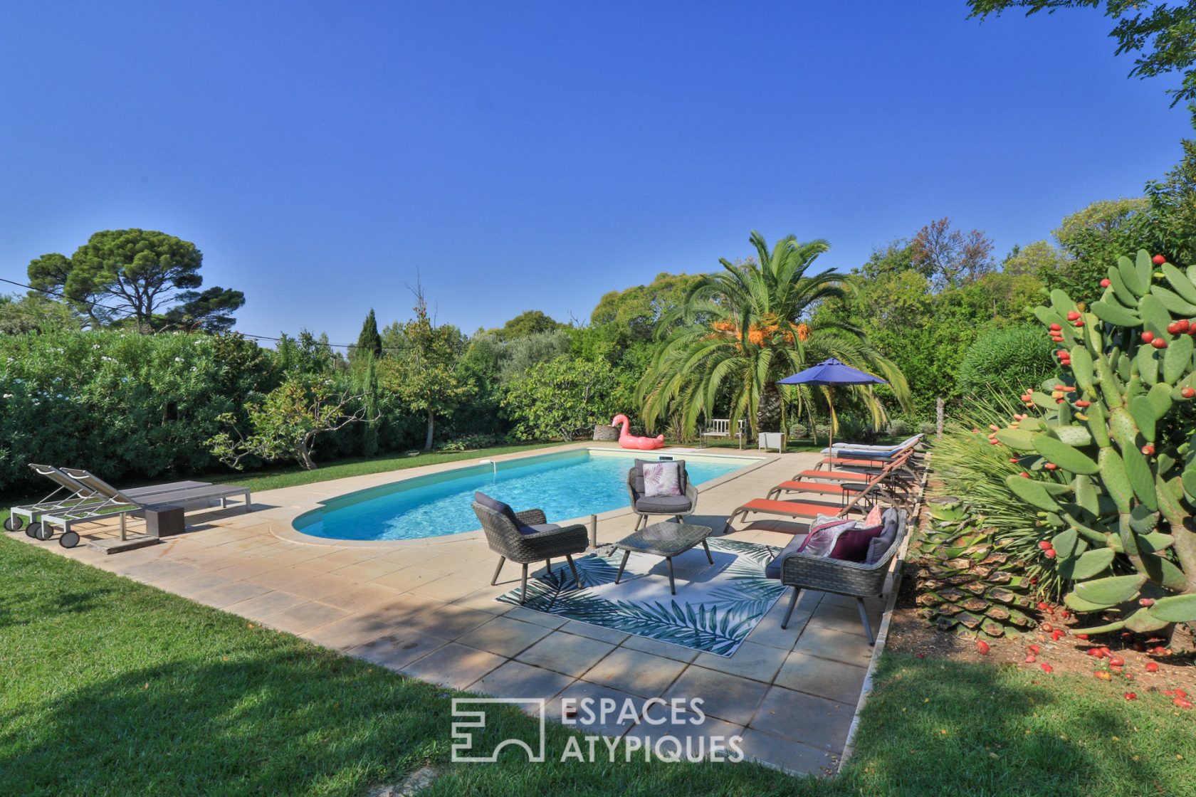 Unexpected large format property that looks like the Keys FL.