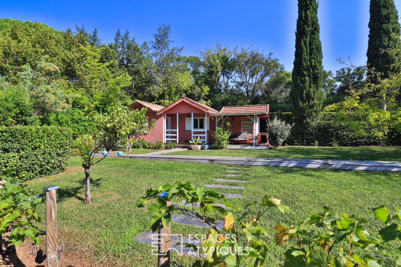 Unexpected large format property that looks like the Keys FL.
