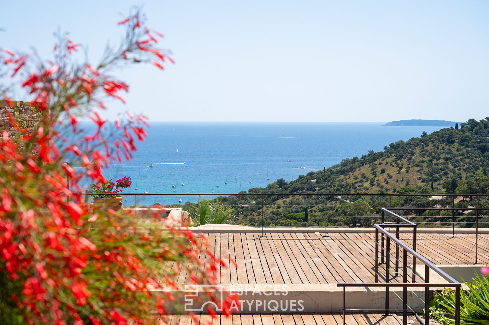 Architect’s villa in Gaou-Bénat with sea view over the bay