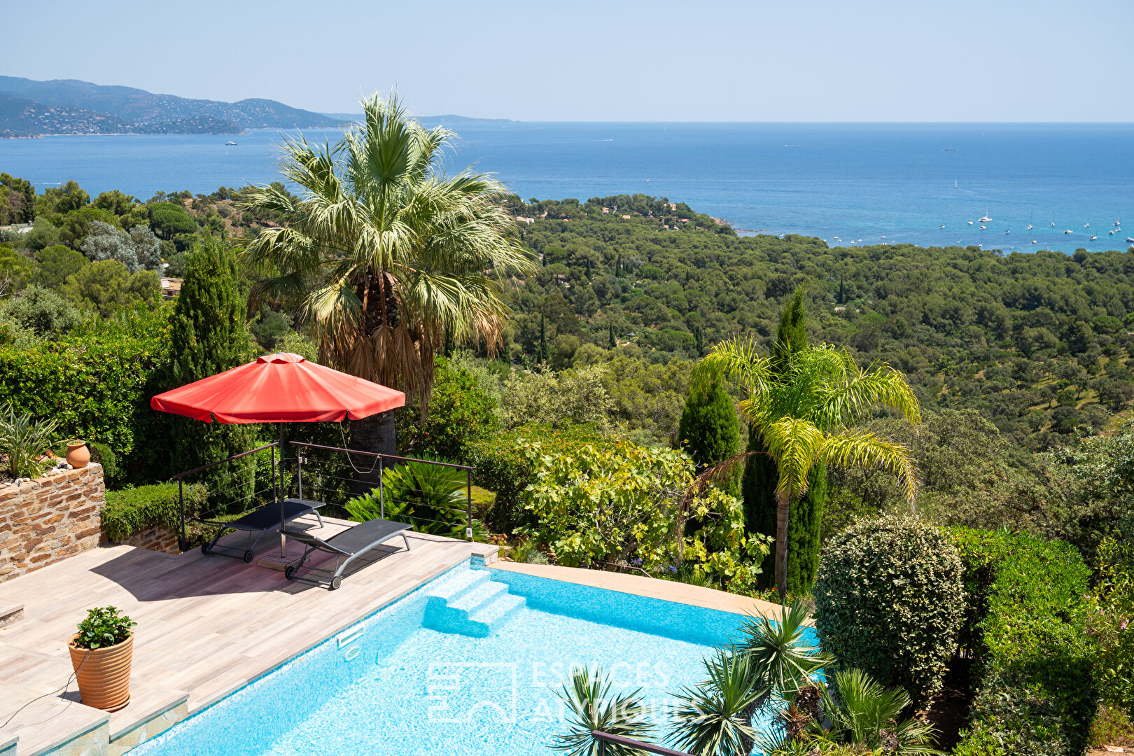 Architect’s villa in Gaou-Bénat with sea view over the bay