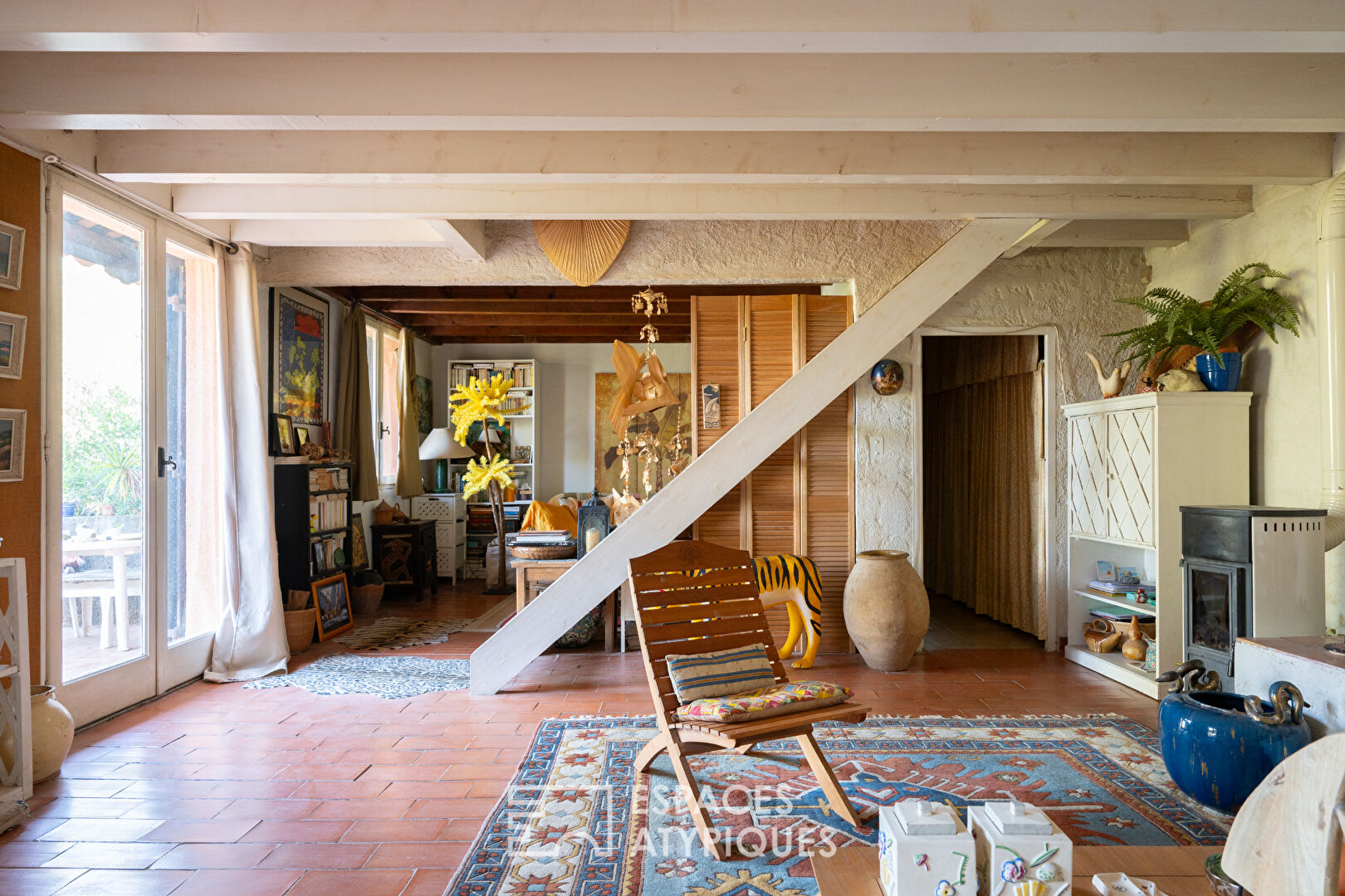 Country house with 4.6 hectare park and swimming pool