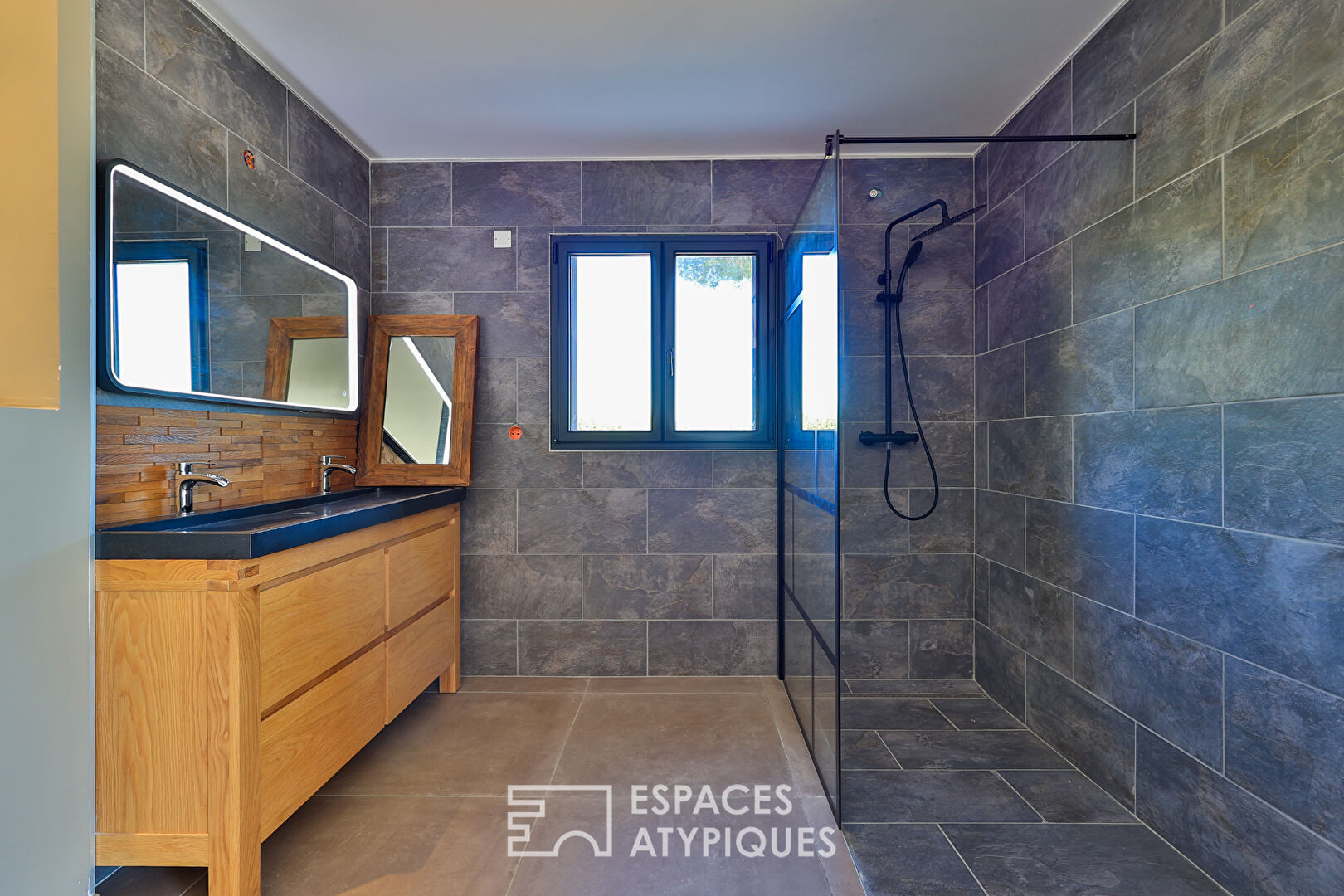 Maison contemporaine et sa vue panoramique