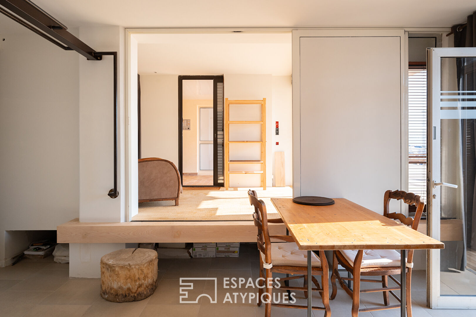 Espace commercial comme un bateau au Port
