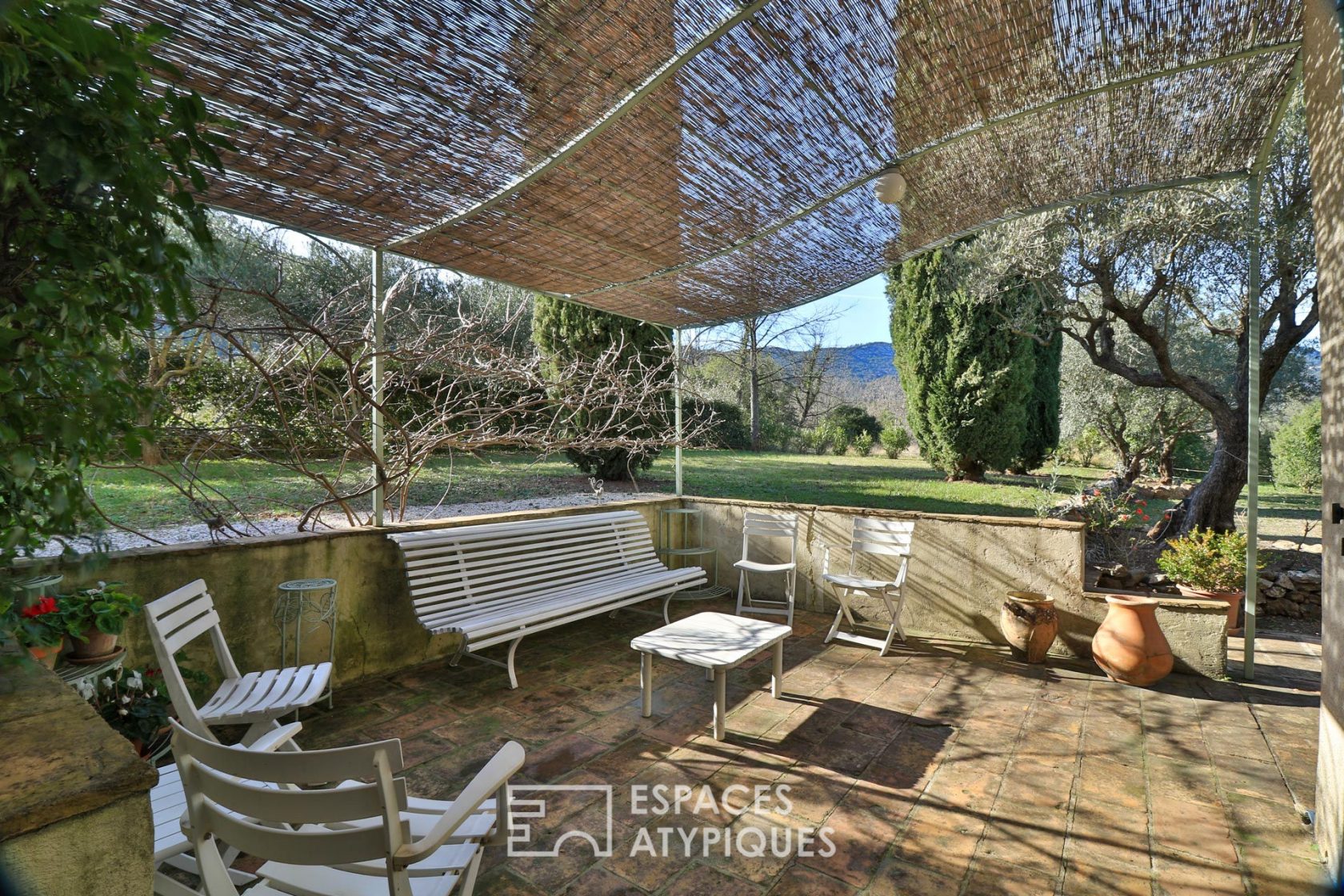 Sheepfold to reinvent in a natural park with swimming pool
