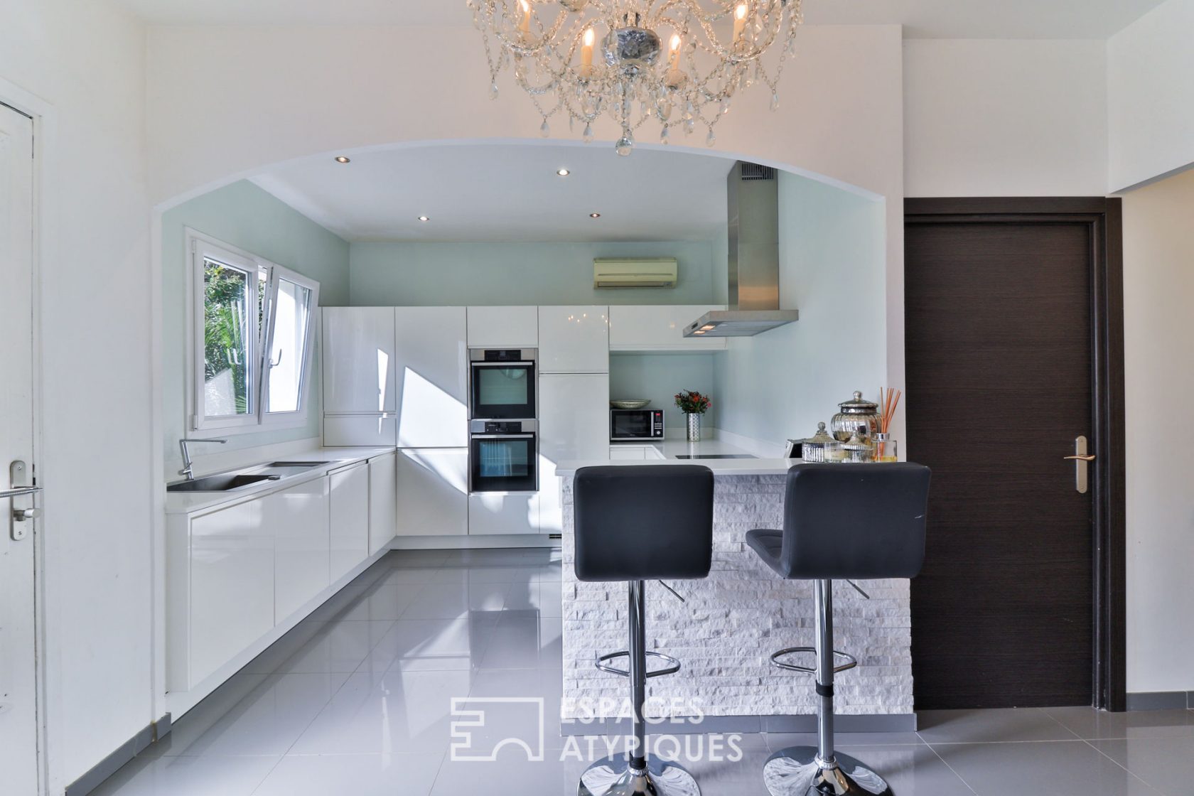 Renovated quiet 1950s house