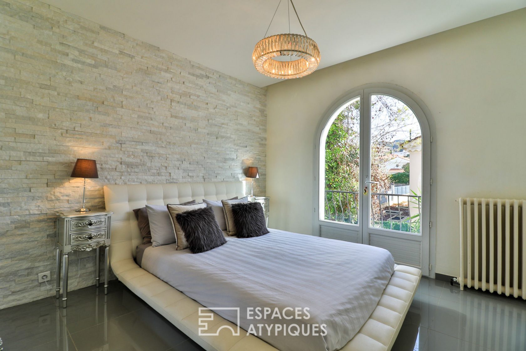 Renovated quiet 1950s house