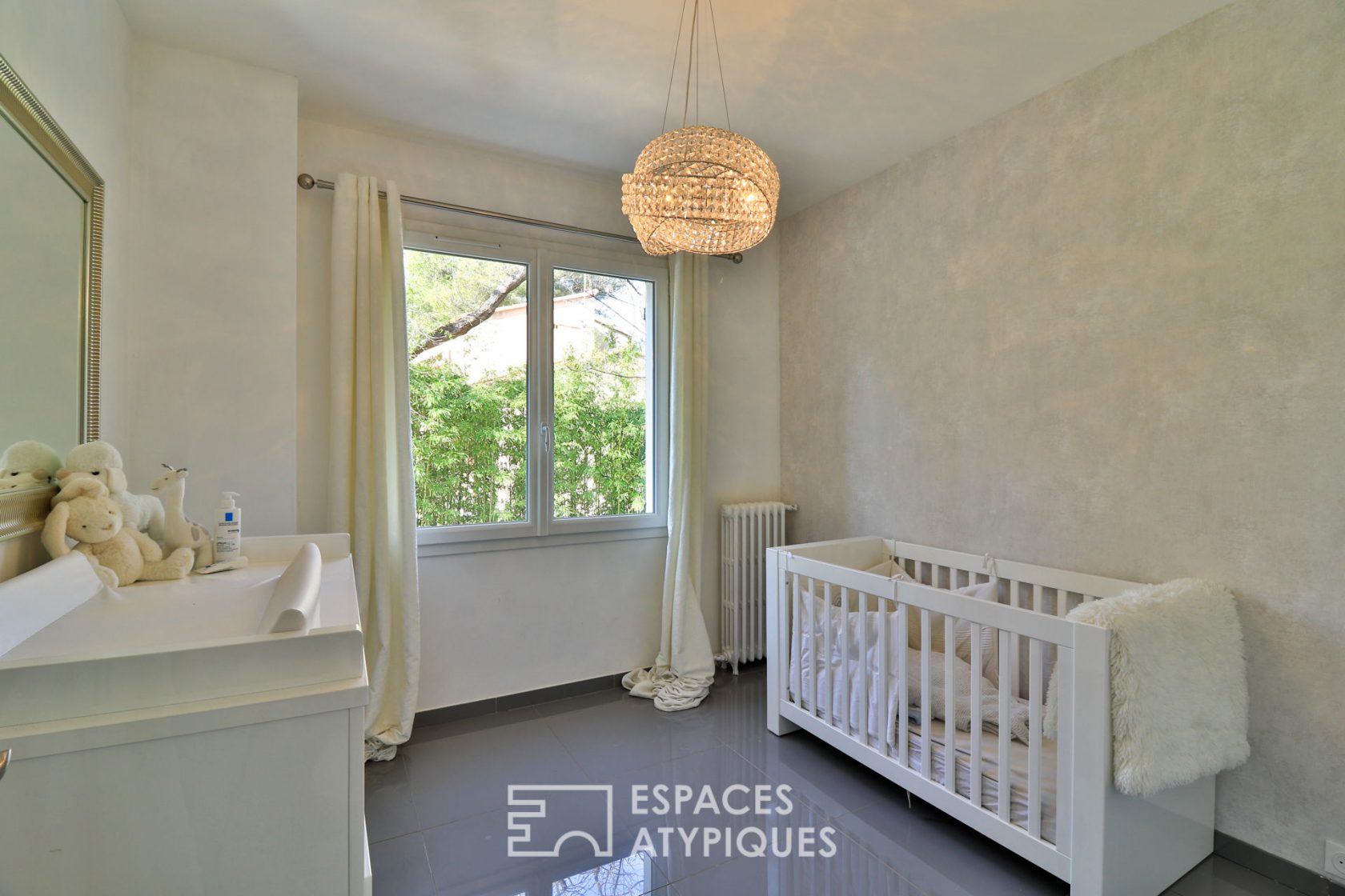 Renovated quiet 1950s house
