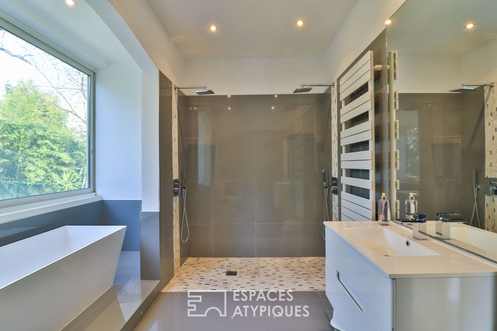 Renovated quiet 1950s house