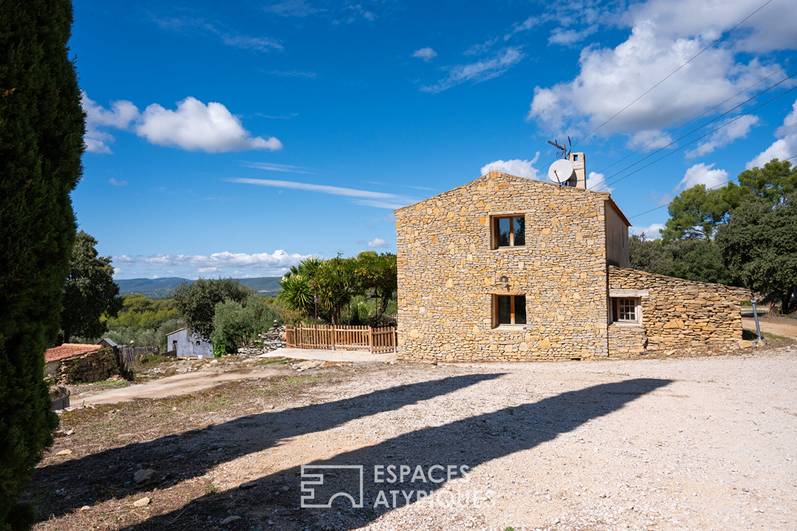 Provencal Bastide with View and Swimming Pool