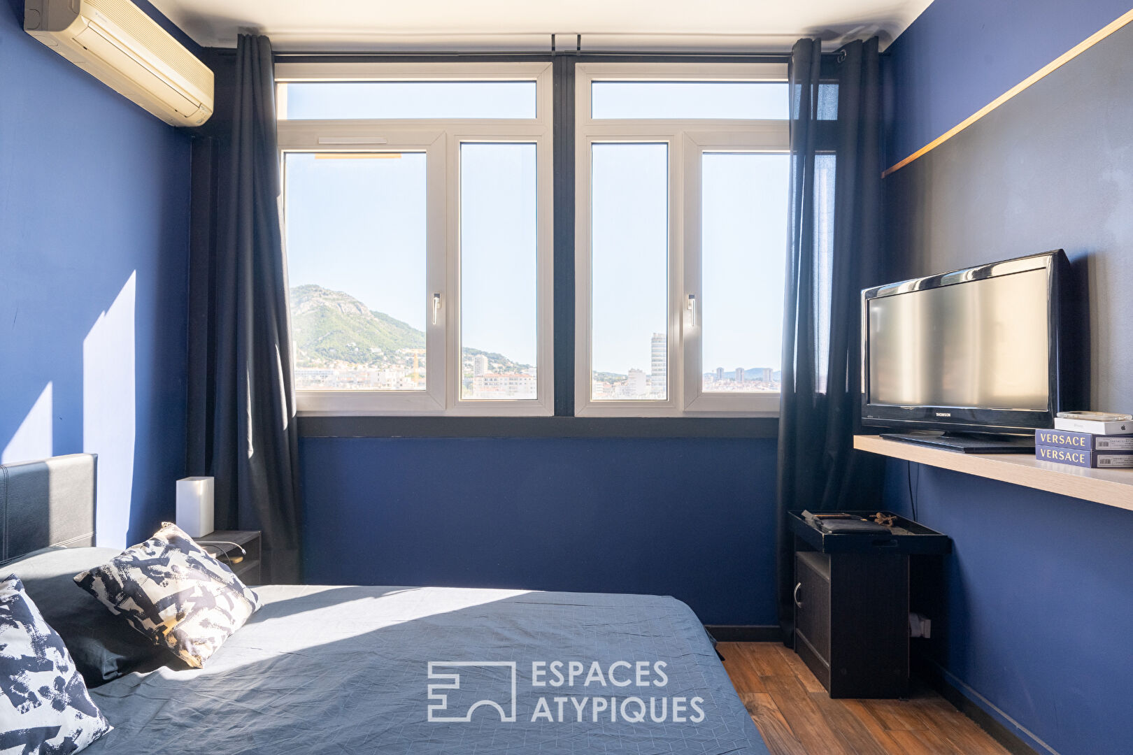 Loft industriel avec vue panoramique sur la rade de Toulon
