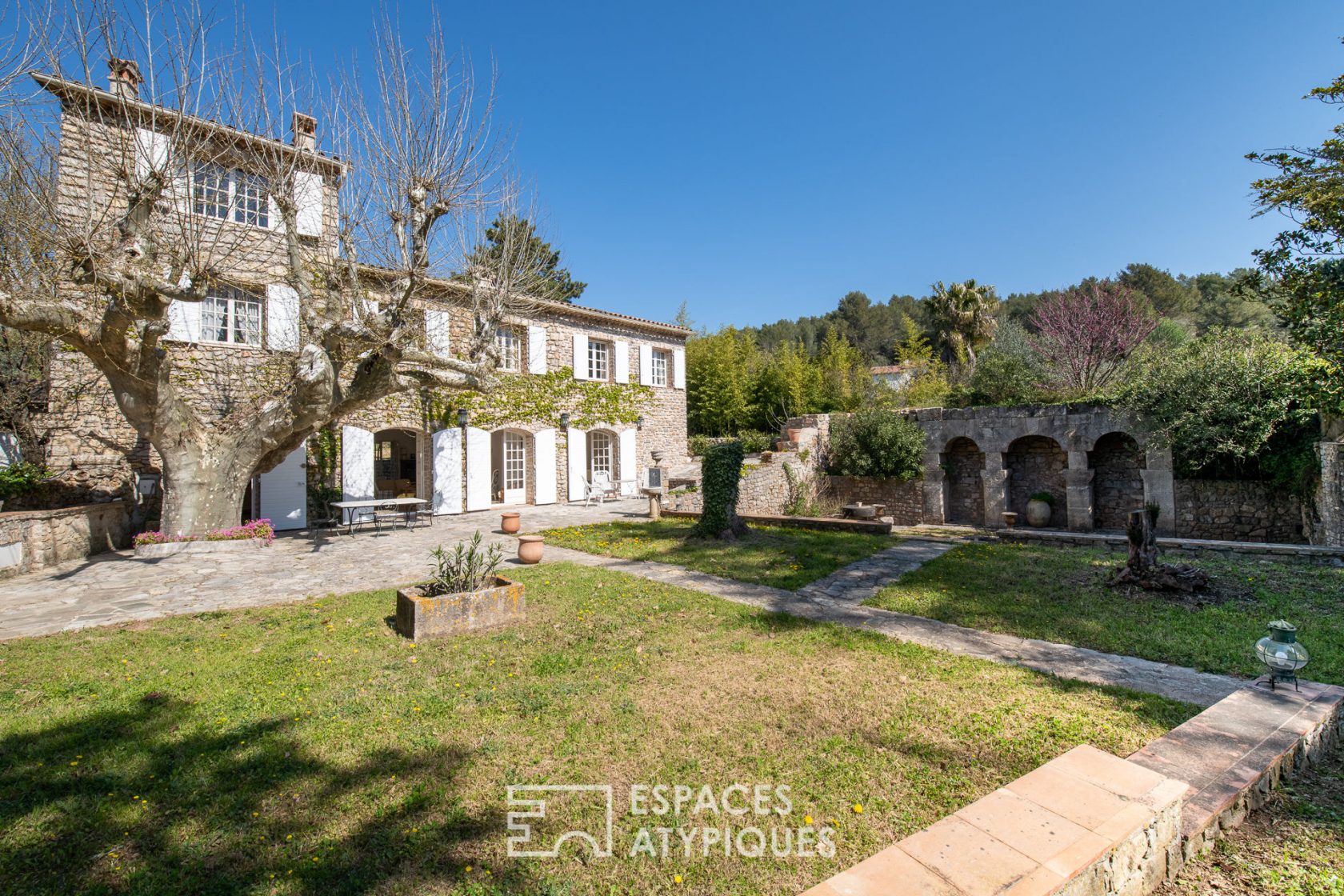 18th century Maison de Maitre in a natural park